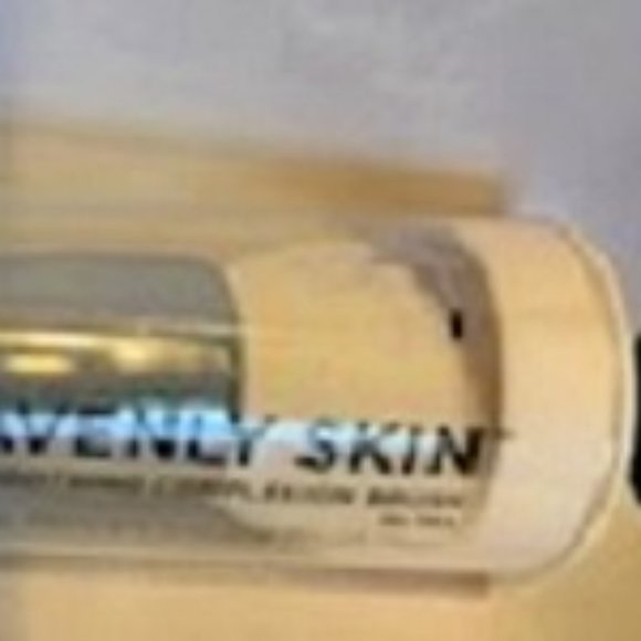 NWT IT Heavenly Skin Skin-Smoothing Complexion Brush #704 - Picture 4 of 4